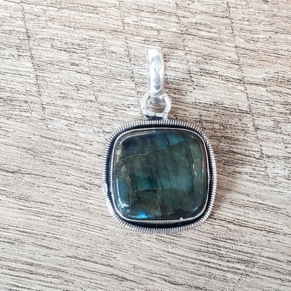 Handmade Labradorite Gemstone Set in 925 Sterling Silver Pendant 1.38", NWT - Picture 6 of 13